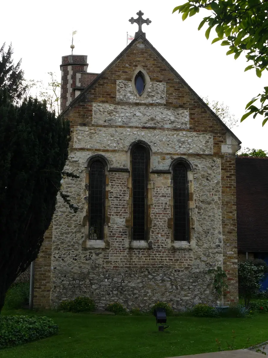 Церковь Святой Марии — сочетание нормандского, средневекового и современного архитектурных стилей