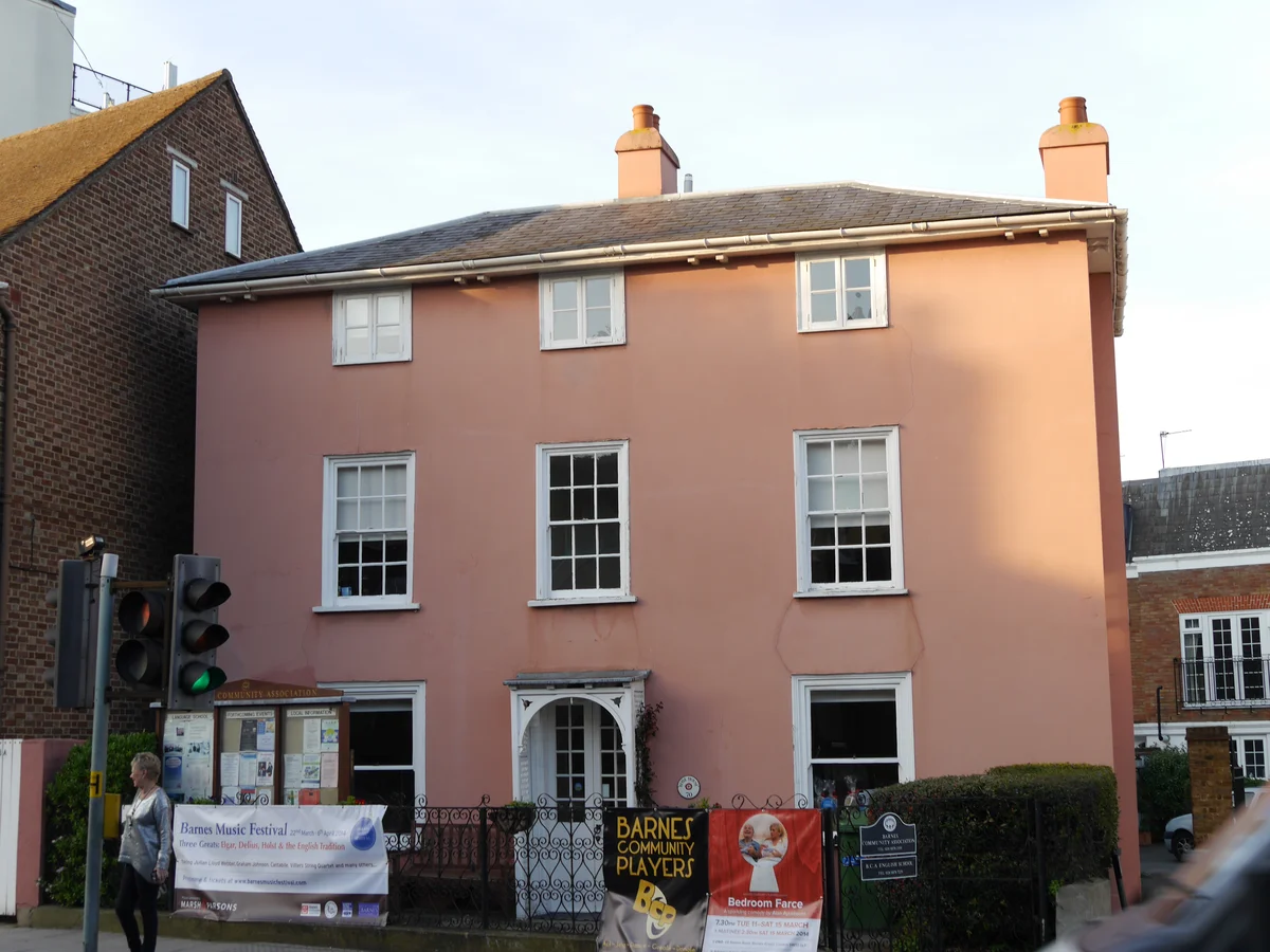 Роуз-Хаус, 70 Барнс-Хай-стрит — штаб-квартира Общественной ассоциации Барнса